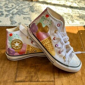 Converse Kids High Top Sneakers Size 1 Youth Big Kids